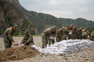 瓜迪奥拉执教一线队15年夺得37冠历史第二，平均每23场拿1冠